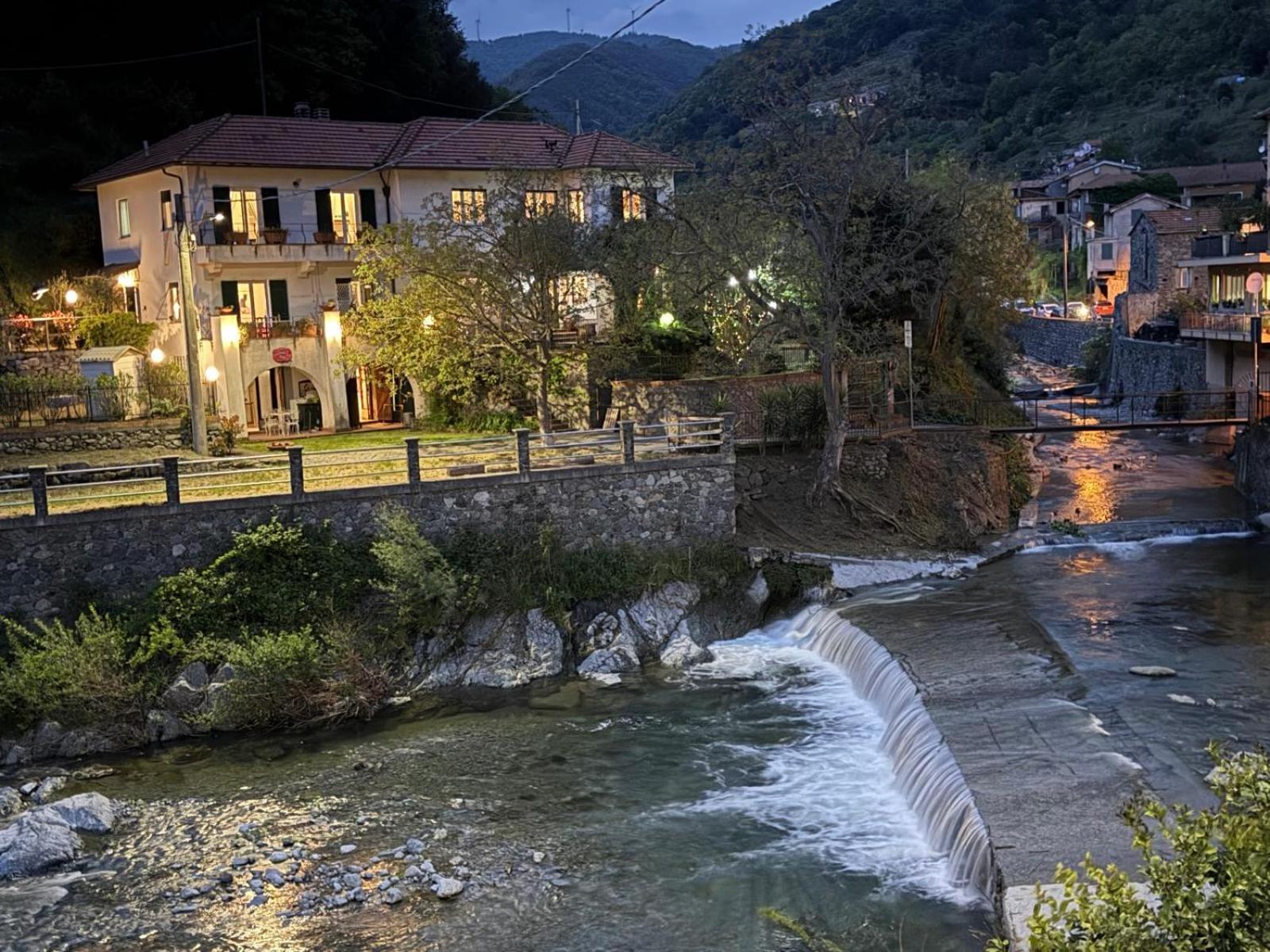 Appartamento In Villa A 5 Km Dal Mare Albisola Superiore Exteriör bild